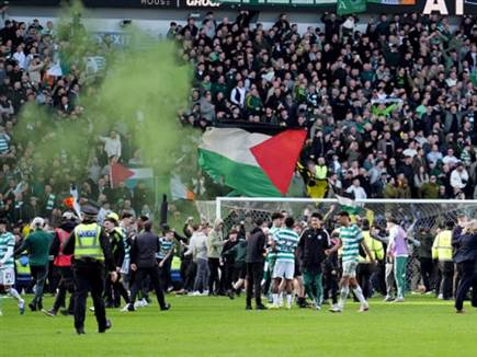 אוהדי סלטיק פרצו בחגיגות (GETTY)