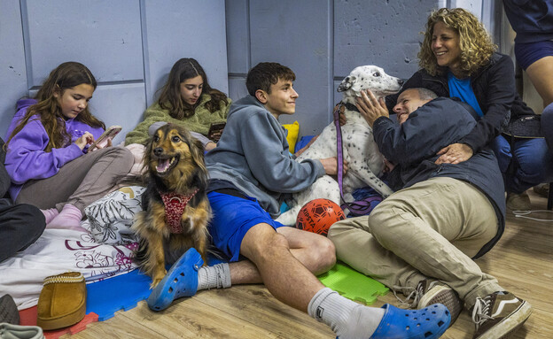 אזרחים מתמגנים בזמן אזעקות 