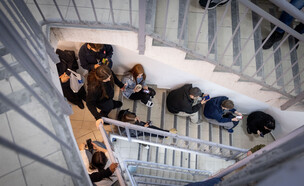 אזרחים מתמגנים בזמן אזעקות  (צילום: יוסי אלוני, פלאש 90)