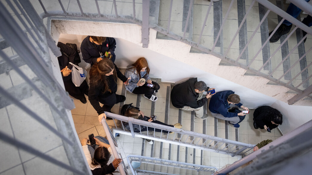 אזרחים מתמגנים בזמן אזעקות אזרחים מתמגנים בזמן אזעקות