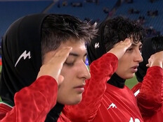 הדילמה של כדורגלניות נבחרת איראן (צילום: חדשות)