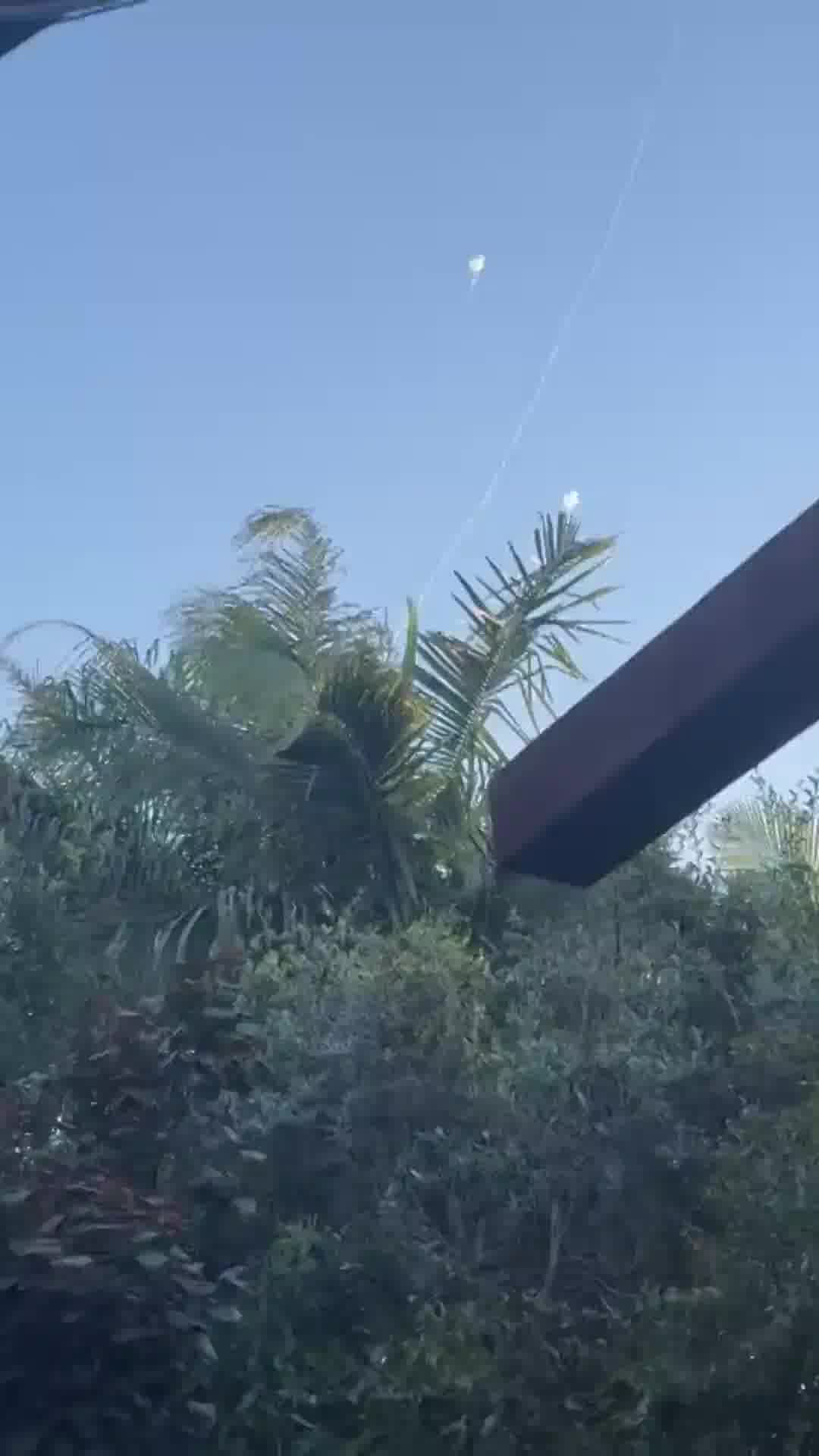 הירי של חיזבאללה: תיעוד היירוטים מעל גוש דן - דיווח על כמה זירות בגוש דן | מתפרסם באישור הצנזורה