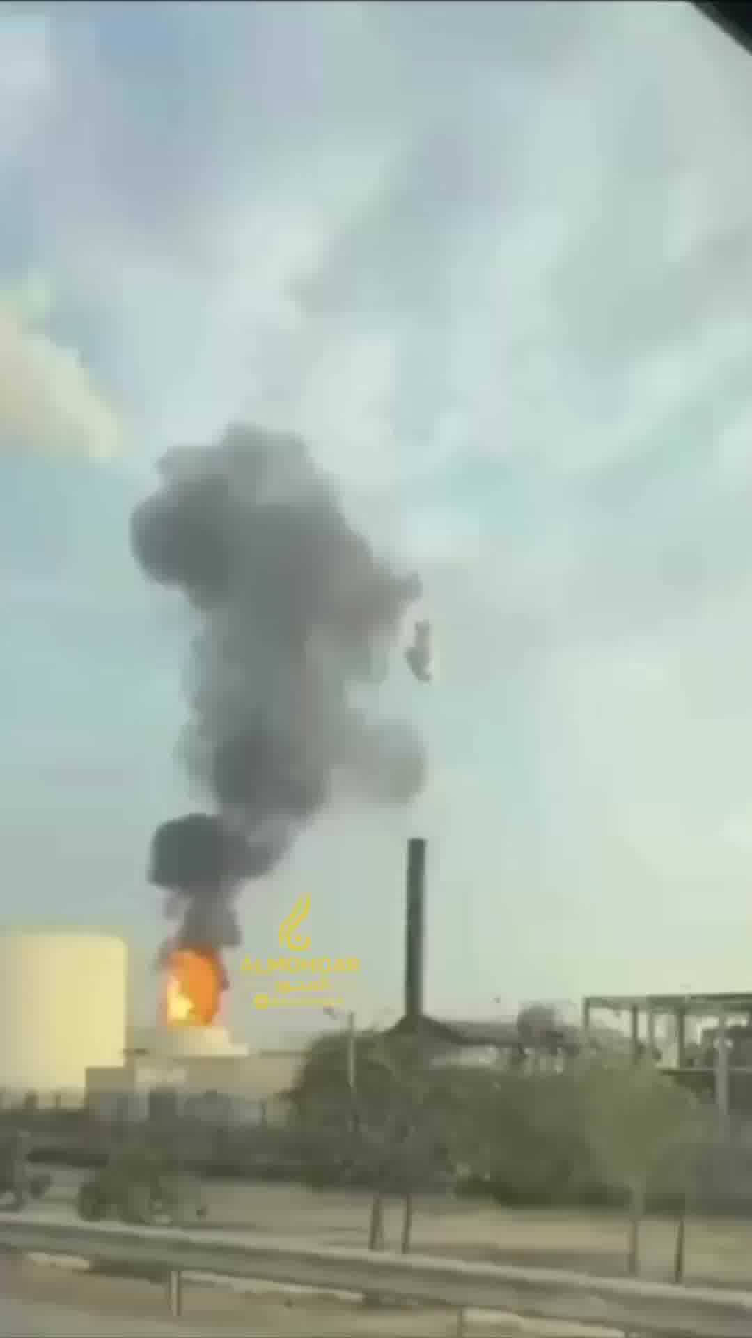 בית זיקוק לנפט עולה באש בבחריין בעקבות מתקפת רחפנים איראנית