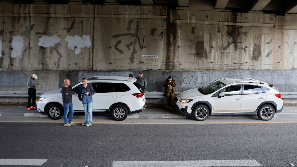 אזרחים מתמגנים בזמן אזעקות אזרחים מתמגנים בזמן אזעקות