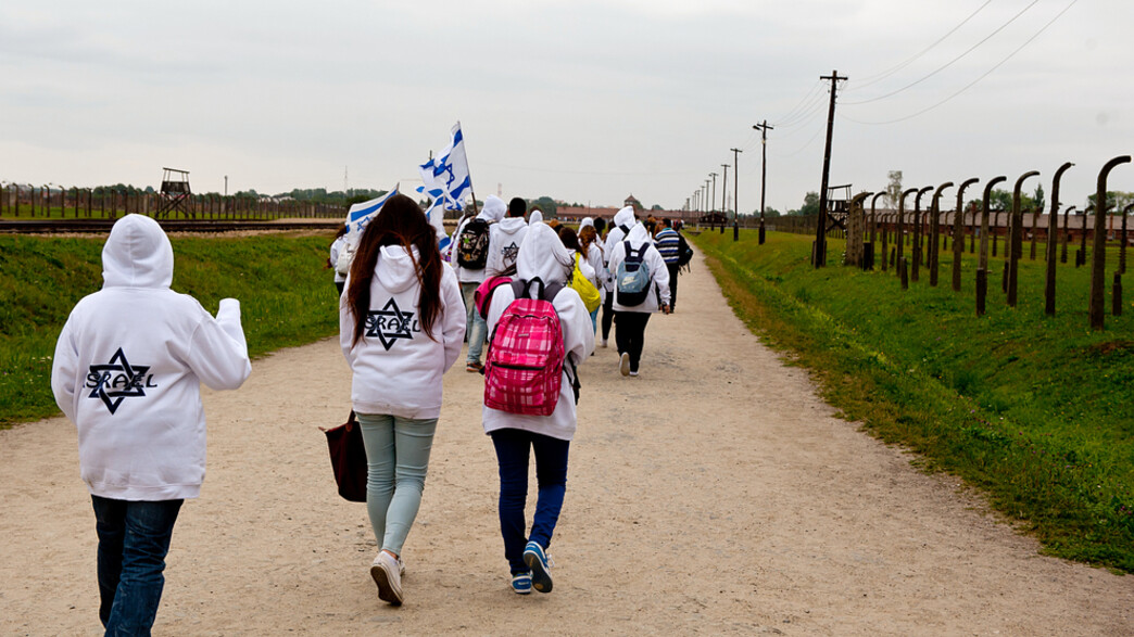 תלמידים ישראלים מבקרים באושוויץ 