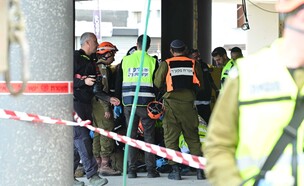 זירת נפילת הרסיס ביהוד (צילום: TPS)