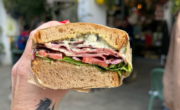 יש גם כריך אחד בלחם ולא בבגט. דודו&דלי. רמת גן יש גם כריך אחד בלחם ולא בבגט. דודו&דלי. רמת גן