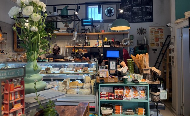 כל אחד צריך כזו מעדניה מתחת לבית. דודו&דלי כל אחד צריך כזו מעדניה מתחת לבית. דודו&דלי