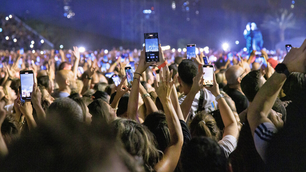 קהל בהופעה בפארק הירקון