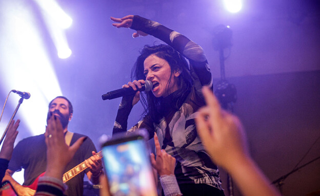 נינט טייב בהופעה בירושלים