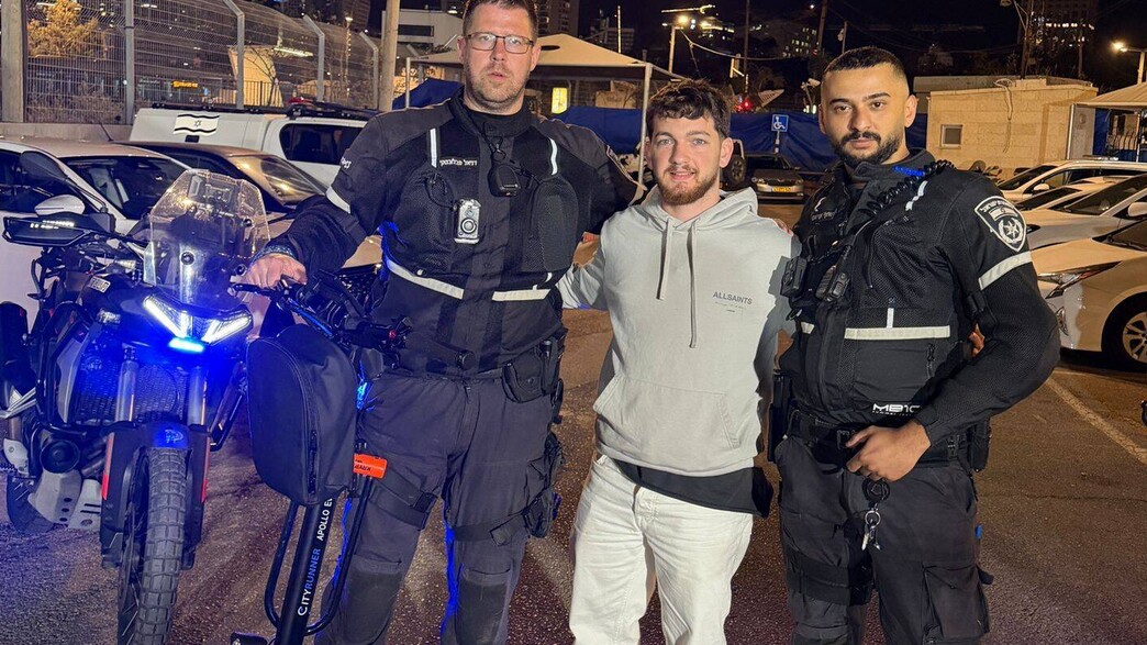 בר קופרשטיין והשוטרים