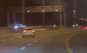 נוסע במהירות ומזגזג בין נתיבים: רכב משתולל על כביש 6 (וידאו AVI: חדשות)