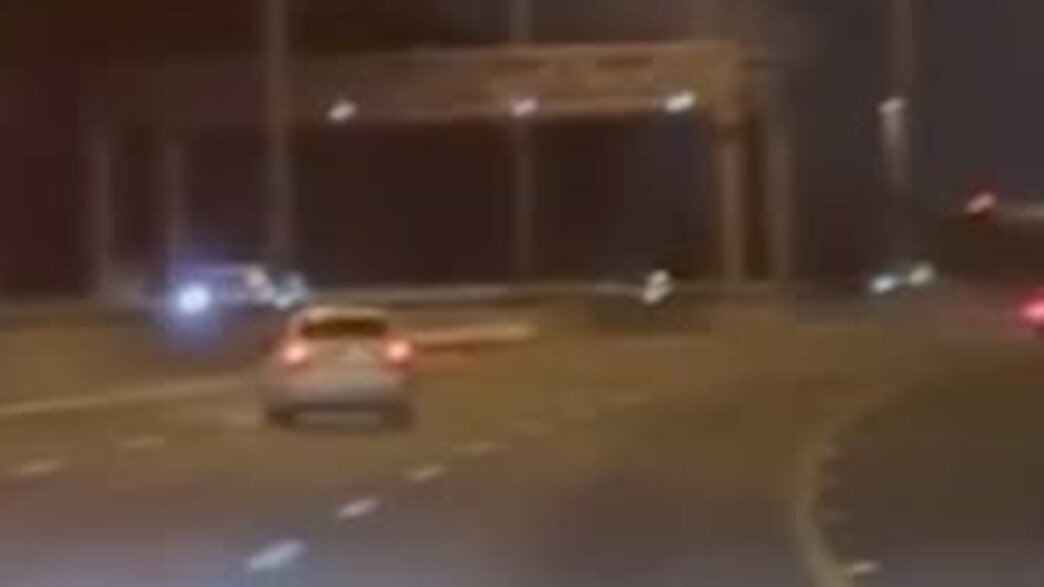 נוסע במהירות ומזגזג בין נתיבים: רכב משתולל על כביש 6