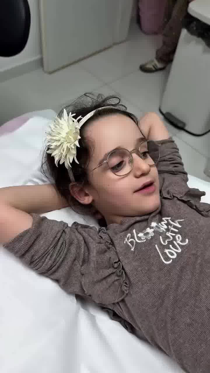"אני לא הכרחתי אותה, היא החליטה": סתיו קצין עשתה הסרת שיער בלייזר לבתה יהלי בת ה-7