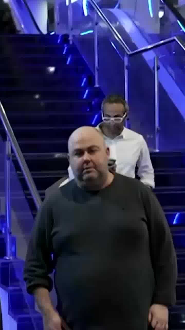 סולחה? לירן חולצה אפורה ותומר ״המשקף הלבן״ חולקים מסך