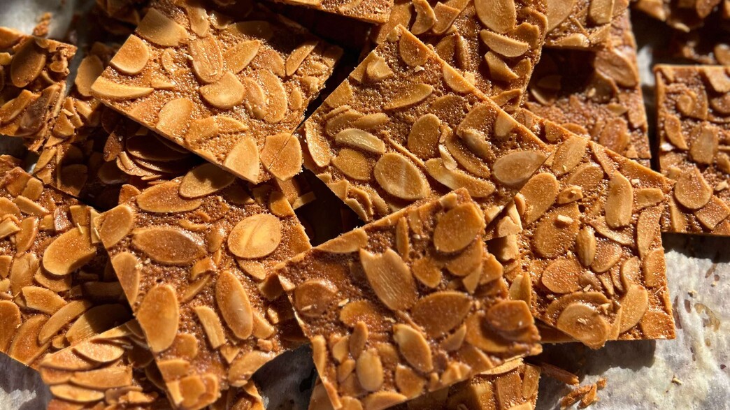 ואם רוצים להפוך לעוגיות פלורנטין - ממיסים שוקולד 