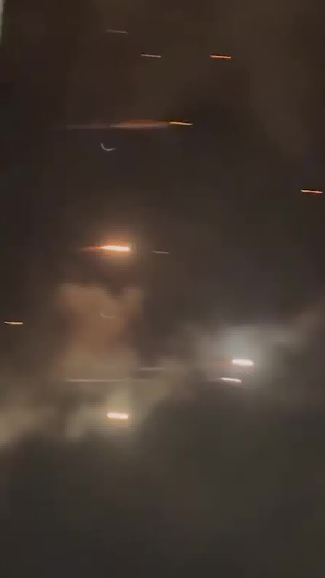 פיצוץ אחרי פיצוץ אחרי פיצוץ בשמי הצפון: תיעוד מטורף מהמטח הכבד של חיזבאללה