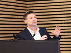 סמוטריץ' בהצגת מתווה הפיצויים למשק עבור שאגת הארי (צילום: אלעד זגמן, לע"מ)