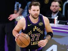 לוקה דונצ'יץ'. הראש לא רק בכדורסל (GETTY)