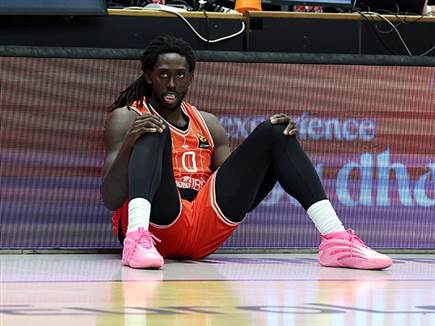 ג`ונתן מוטלי. בספק לברצלונה (אלן שיבר)