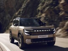 בחברת רנו מודים שצריך להירגע עם חשמל, יותר היברידי