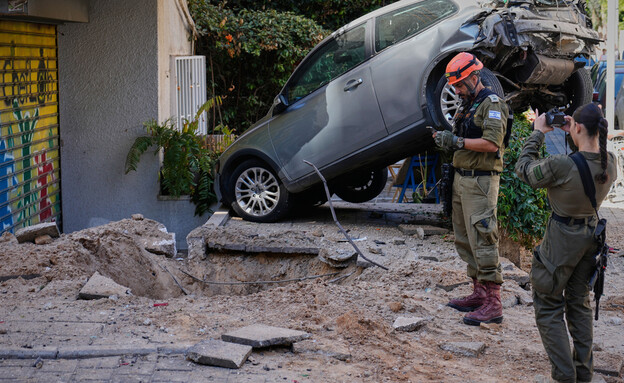 נזק בעקבות שיגורים מאיראן בתל אביב במבצע "שאגת הארי"