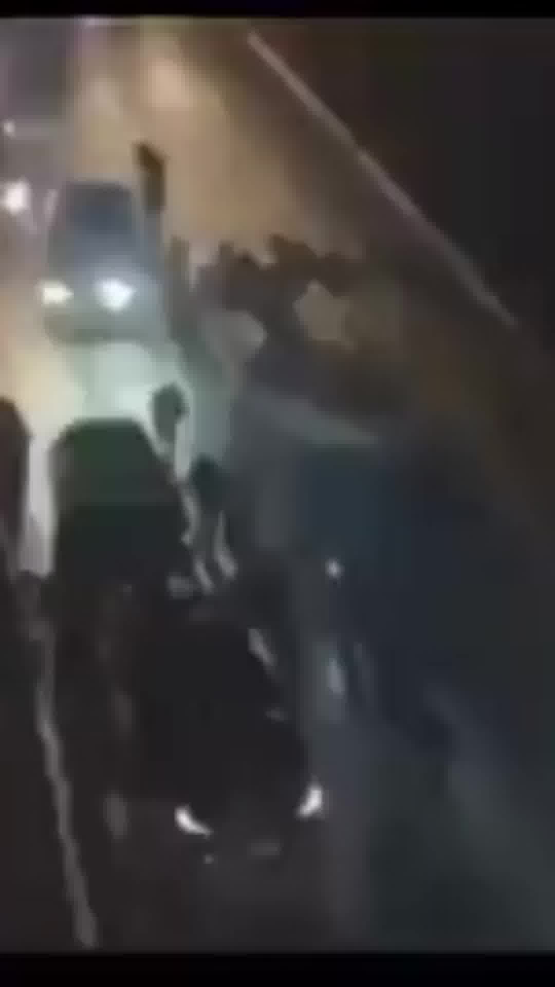 תיעוד נדיר מתוך איראן: כטב״מים מתאבדים על כוחות בסיג׳ האכזריים של המשטר 