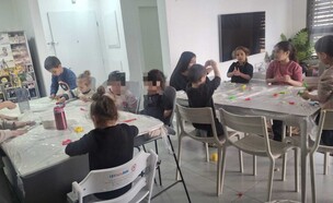 ילדי חברת iDeez בבית של יפעת סימס (צילום: באדיבות יפעת סימס)