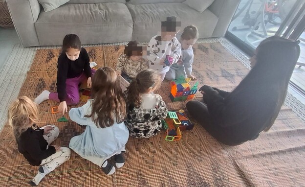 ילדי חברת iDeez בבית של יפעת סימס