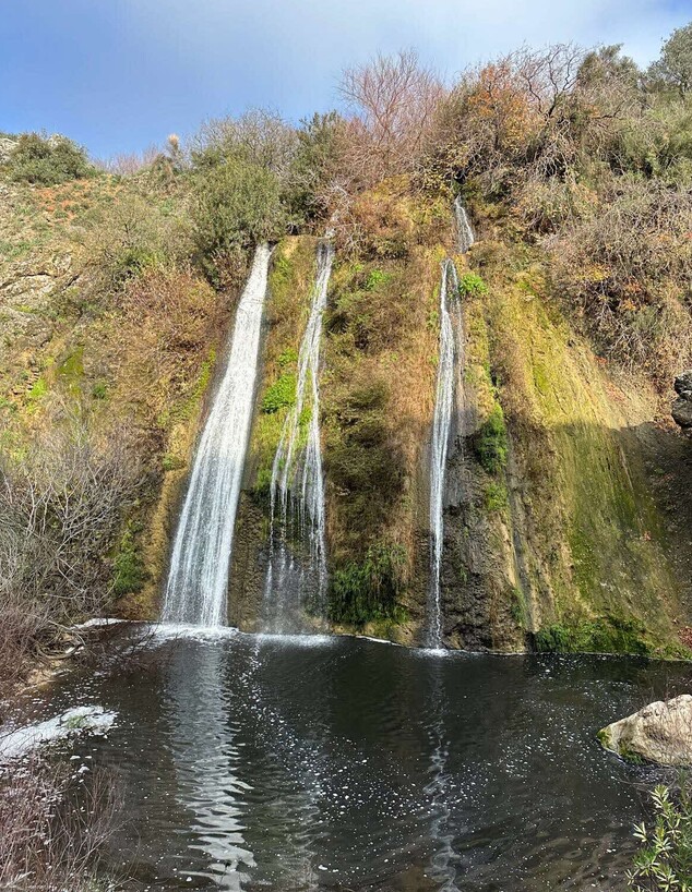 זרימה נחל ומפל עיון זרימה נחל ומפל עיון