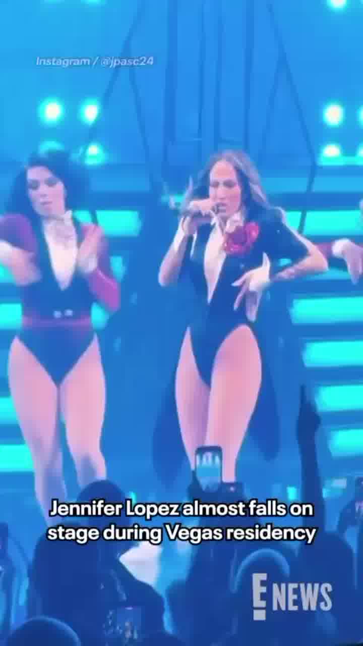 ג'ניפר לופז כמעט נופלת במהלך הופעה בלאס ווגאס