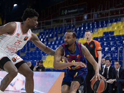 הפועל ת&ldquo;א הגיעה לאולם ריק (Photo by Rodolfo Molina/Euroleague Basketball via Getty Images)