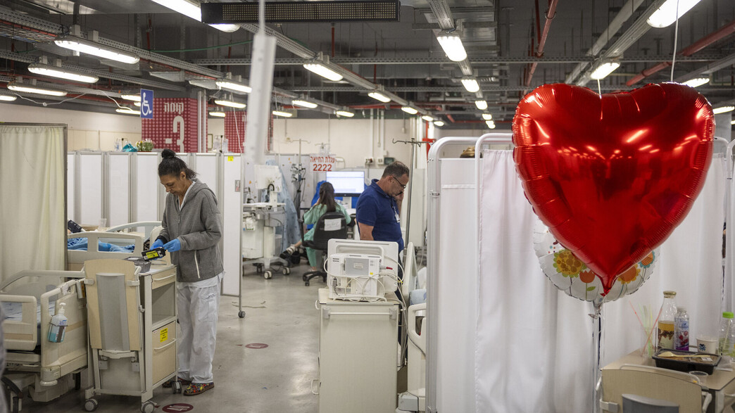 בית חולים חירום במקלט של איכילוב בזמן המלחמה עם אי בית חולים חירום במקלט של איכילוב בזמן המלחמה עם אי