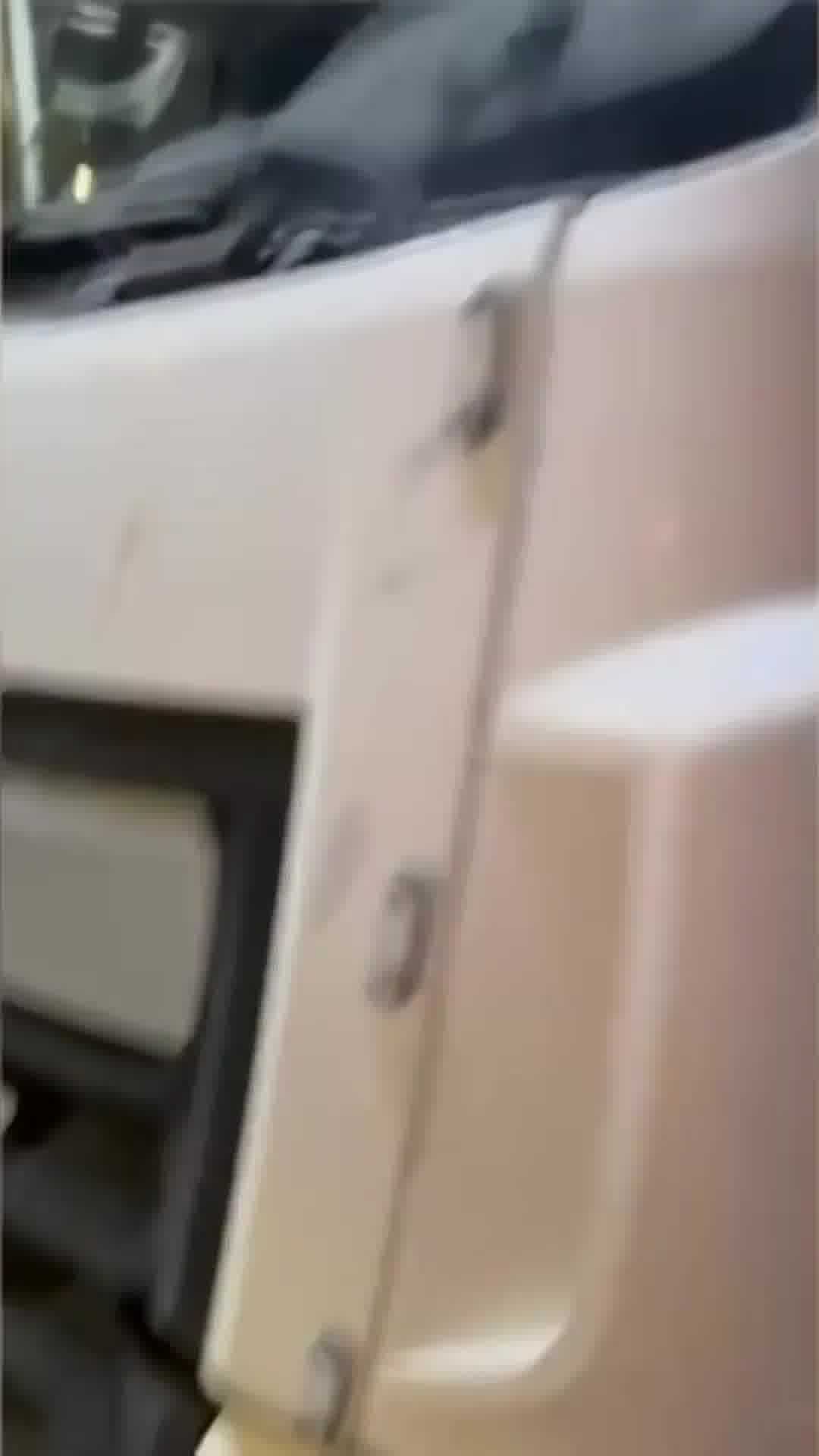 תיעוד ממחסום חיזמא: רכב מסחרי על גבי גרר ובתוכו 21 שוהים בלתי חוקיים שנעצרו על ידי לוחמי מג"ב 
