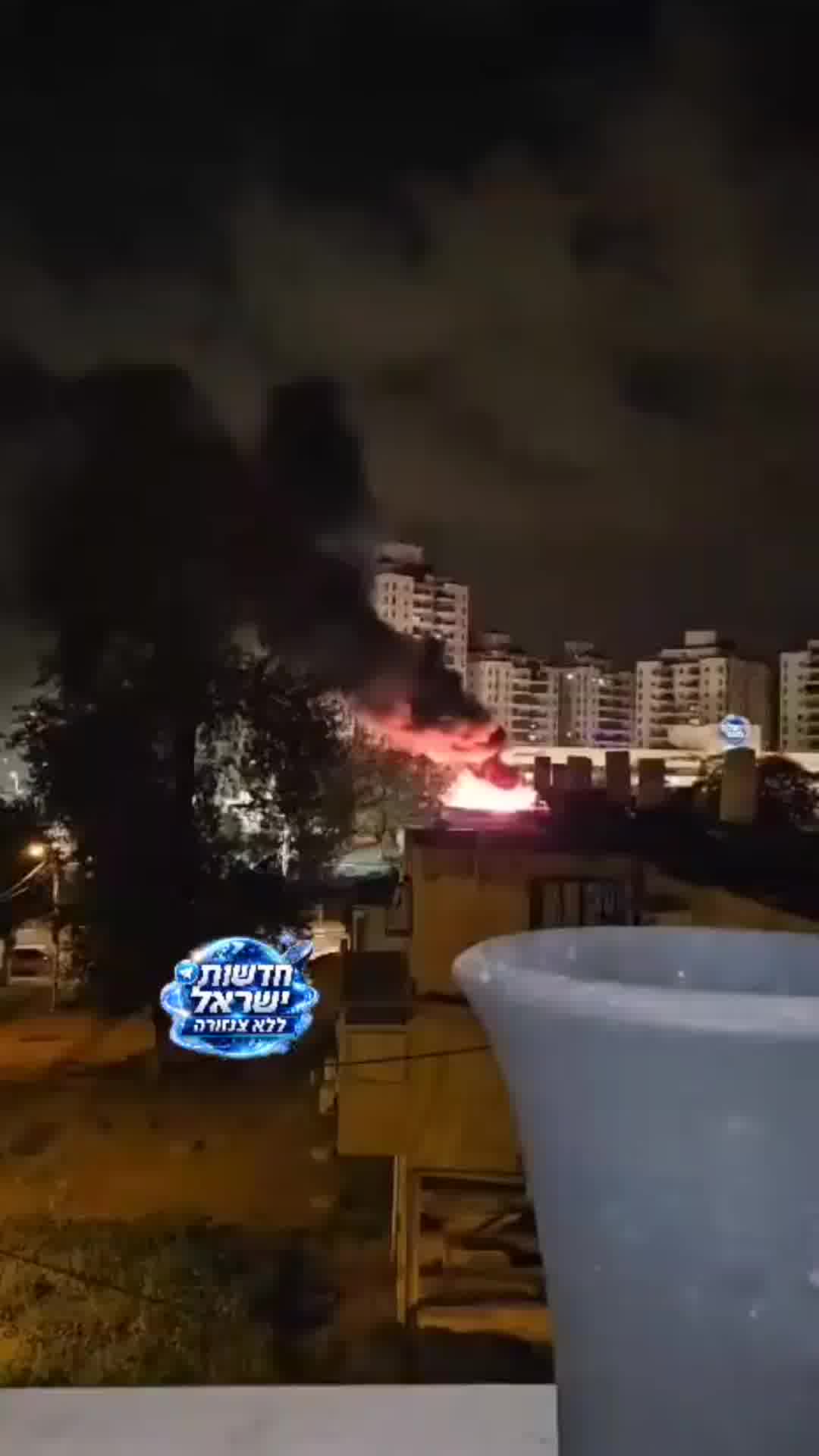 להבות ענק בעיר בשפלה בעקבות השיגורים מאיראן: תיעוד | מתפרסם באישור הצנזורה 