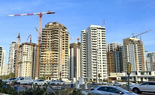 אתר בנייה בתל אביב (צילום: ShU studio, shutterstock)