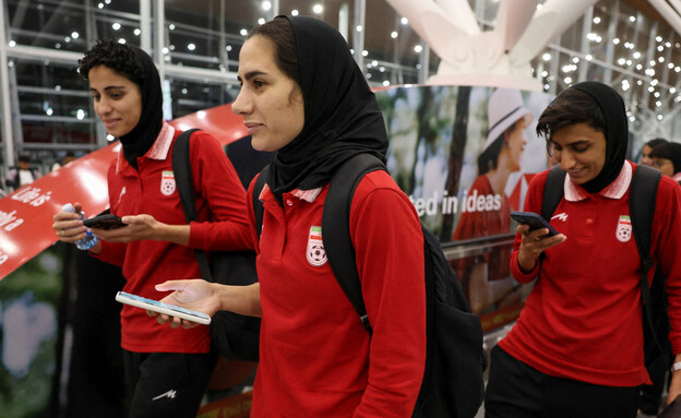 שחקניות נבחרת הכדורגל של איראן (צילום: reuters)
