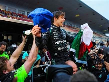 החגיגות של אנטונלי (צילום: ספורט 5)