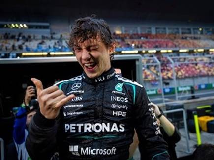 אנטונלי - רק בן 19.5, מי היה מאמין (צילום: ספורט 5)