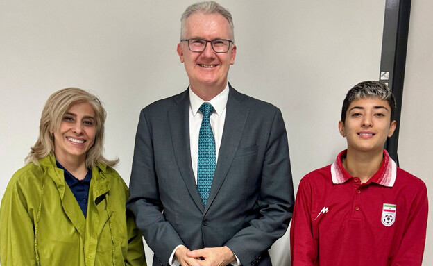 שר הפנים של אוסטרליה העניק אשרות הומניטריות לכדורגלניות באיראן (צילום: reuters)