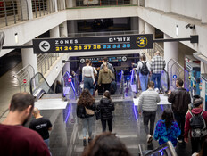 אזרחים מתמגנים בזמן אזעקות 