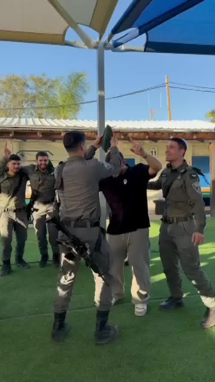 ליאם גולן הגיע לשמח חיילים עם השיר החדש ״להיות רק בשמחה״
