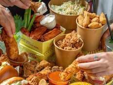 "לאקי צ'יקן", מסעדה, רשת מסעדות (צילום: אסף קרלה)