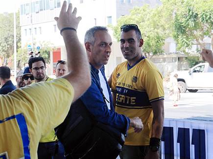 קטש והאוהדים. תמיד נתנו לו גב (אלן שיבר)