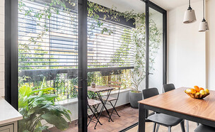 מרפסת עמידה עיצוב אדריכלית שירה אפק  (צילום: יואב פלד)