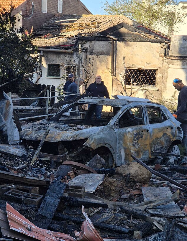 הבית של בשמת ודב פליישמן שנפגע מהטיל בנהריה