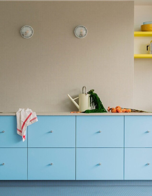 דירה בהשראת בריכה של סטודיו Acte Deux