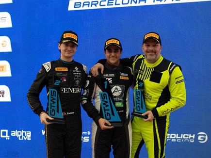 גיא אלבג ניצח את המרוץ הראשון מתוך השלוש (צילום: ספורט 5)