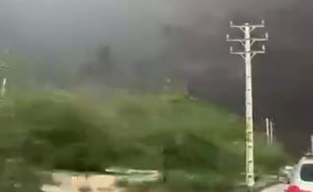 עשן כתוצאה מתקיפות נרחבות בדרום איראן