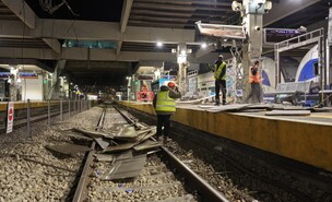 הנזקים בתחנת הרכבת בעקבות הירי מאיראן (צילום: רכבת ישראל)